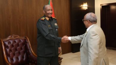 البرهان يلتقي السفير الإرتري