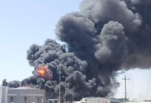 عضو مجلس السيادة ووالي البحر الأحمر يسجلون زيارة لمستودعات النفط التي تعرضت للهجوم بالمسيرات من قبل الميليشيا