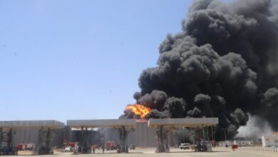 المليشيا تستهدف المستودعات الاستراتيجية ببورتسودان ووزير الطاقة يقف على عمليات الإطفاء 