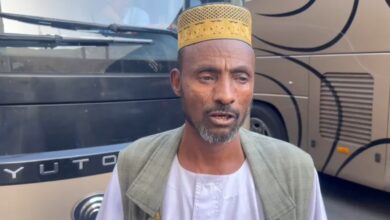 شاهد بالفيديو  امين امانة الحج والعمره بالبحر الاحمر يطمئن اهل الولاية بالحجاج بعد وصلهم للأراضي المقدسة سالمين