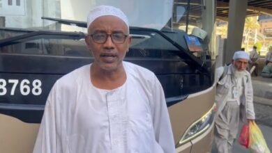 شاهد بالفيديو  الشيخ اسامه ختم  يشرف علي ترحيل والتفويج الحجاج الي المدينة المنورة والمشاعر  بمكه