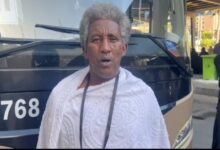 شاهد بالفيديو الحاج/   العمده حامد ابو زينب يرسل رسائل من الأراضي المقدسه