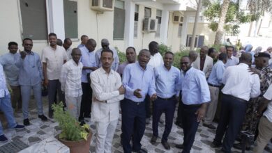 وكيل وزارة الطاقة والنفط خلال تهاني العيد يحث العاملين على مواصلة الجهود خلال المرحله القادمة لإعادة الإعمار 