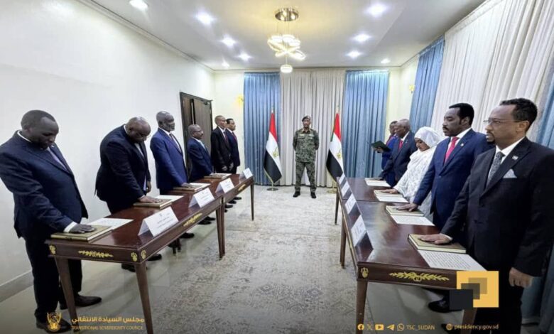 الوزراء الجدد يؤدون القسم أمام البرهان