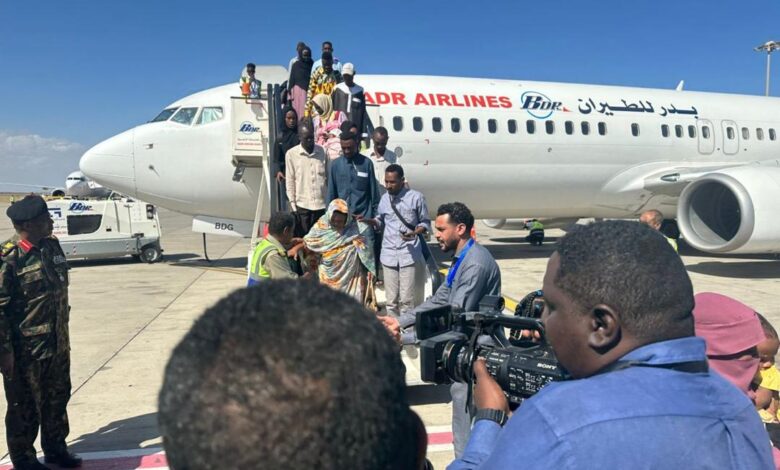 بدر للطيران تسير أول جسر جوي لإعادة السودانيين من عمان بدر للطيران تسير أول جسر جوي لإعادة السودانيين من عمان