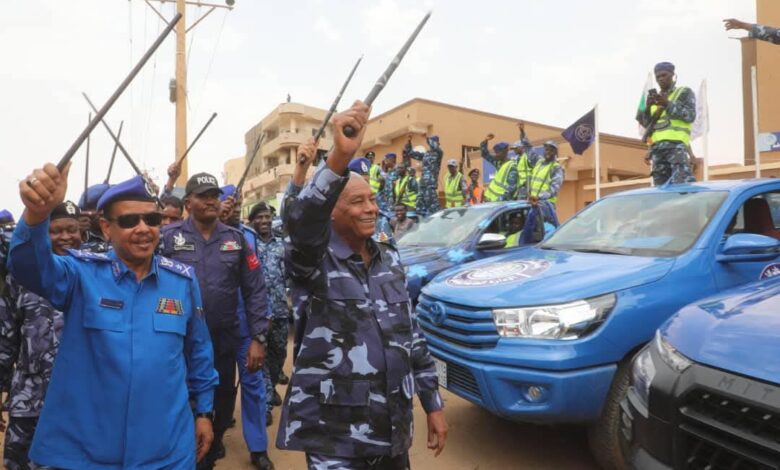 إشادات واسعة بجهود وزير الداخلية في بسط الأمن بولاية الخرطوم: إشادات واسعة بجهود وزير الداخلية في بسط الأمن بولاية الخرطوم: