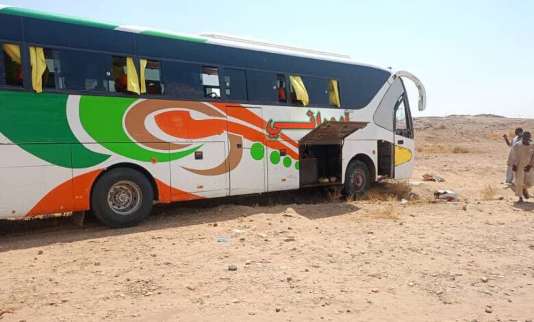 وفاة خمس اشخاص و اصابة اخرين في حادث مروري بين صواردة وعبري وفاة خمس اشخاص و اصابة اخرين في حادث مروري بين صواردة وعبري