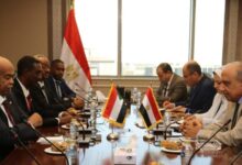 وزير الطاقة يبحث مع نظيره المصري الربط الكهربائي السوداني المصري بحضور قيادات من الوزارتين بالقاهره   