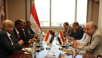 وزير الطاقة يبحث مع نظيره المصري الربط الكهربائي السوداني المصري بحضور قيادات من الوزارتين بالقاهره   
