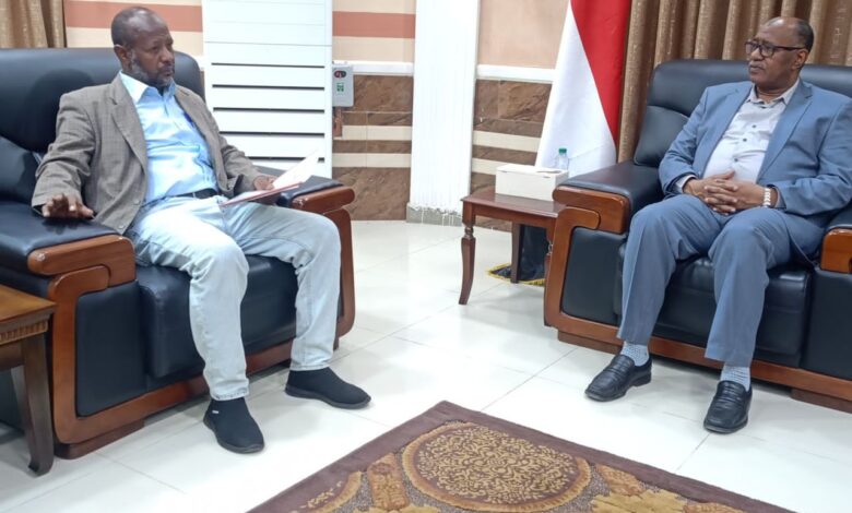 الوالي يطلع على جهود مفوضية العون الإنساني في مواجهة آثار الأمطار والسيول بالمحليات المتضررة: