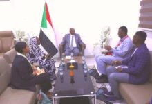وزير الداخلية يلتقي مدير مركز المدنيين في الصراع ويؤكد دعم الوزارة لجهود حماية المدنيين: