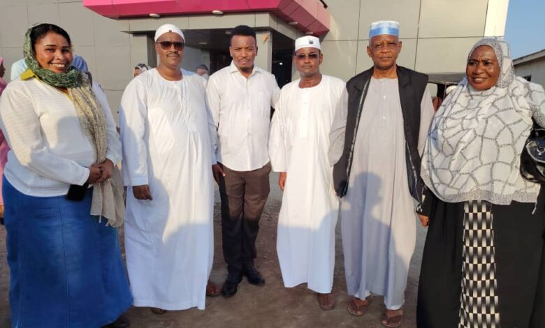 بسم الله الرحمن الرحيم بيان صادر عن ملتقى الصحفيين ببورتسودان حول قضايا المهنة وتوحيد الجهود الصحفية بسم الله الرحمن الرحيم بيان صادر عن ملتقى الصحفيين ببورتسودان حول قضايا المهنة وتوحيد الجهود الصحفية