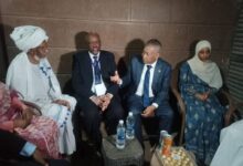 السفير السوداني يهنئ الطالبة رهف الامين لاحرازها المركز الاول في الشهادة السودانية من مركز اسوان