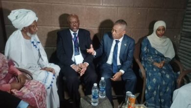 السفير السوداني يهنئ الطالبة رهف الامين لاحرازها المركز الاول في الشهادة السودانية من مركز اسوان