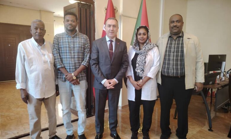 إدارة مستشفى الأمير عثمان دقنة تلتقي بالسفير التركي وتبحث سبل تعزيز التعاون و تبادل الخبرات في مجال الخدمات الصحية