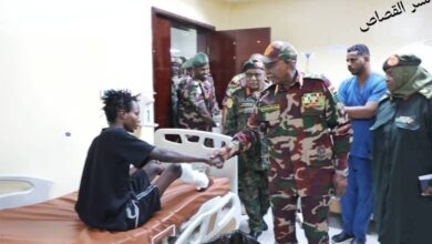 المدير العام لجهاز المخابرات العامة يتفقد جرحي ومصابي معركة الكرامة وعدداً من المرافق بولاية الخرطوم المدير العام لجهاز المخابرات العامة يتفقد جرحي ومصابي معركة الكرامة وعدداً من المرافق بولاية الخرطوم