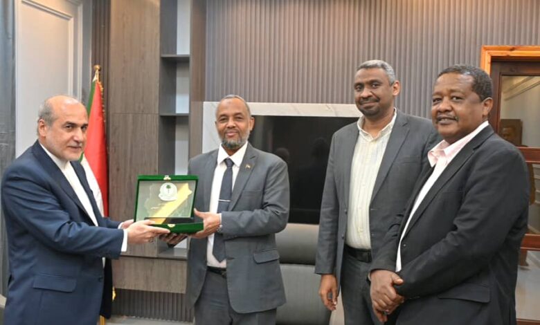وزير الصحة يلتقي سفير ايران بالسودان