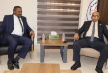 وزير الطاقة يستعرض القضايا الهيكلية المشتركة مع وزارة المالية