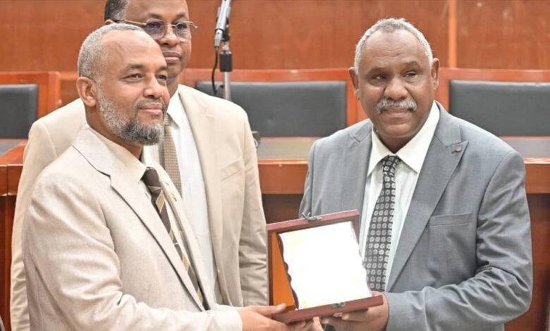 وزير الصحة يشارك جامعة البحر الاحمر في مؤتمرها الثاني للبحث العلمي    