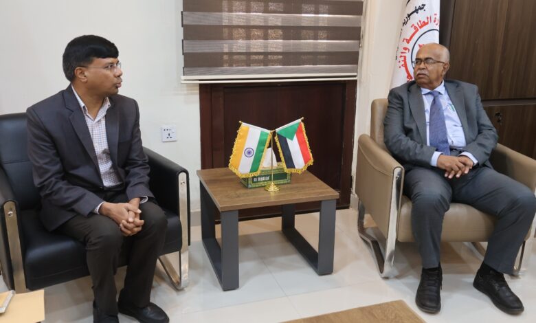 وزير الطاقة يلتقي السفير الهندي ويستلم الدعوة لمشاركة السودان في أسبوع الطاقة الهندي
