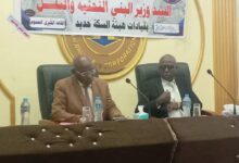 وزير البنى التحتية والنقل يلتقى العاملين بالسكة حديد بعطبرة ويعد بتذليل العقبات