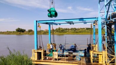 انزال طلمبات جديدة بمأخذ محطة مياه المقرن لتقويه امداد المياه بالخرطوم وام درمان